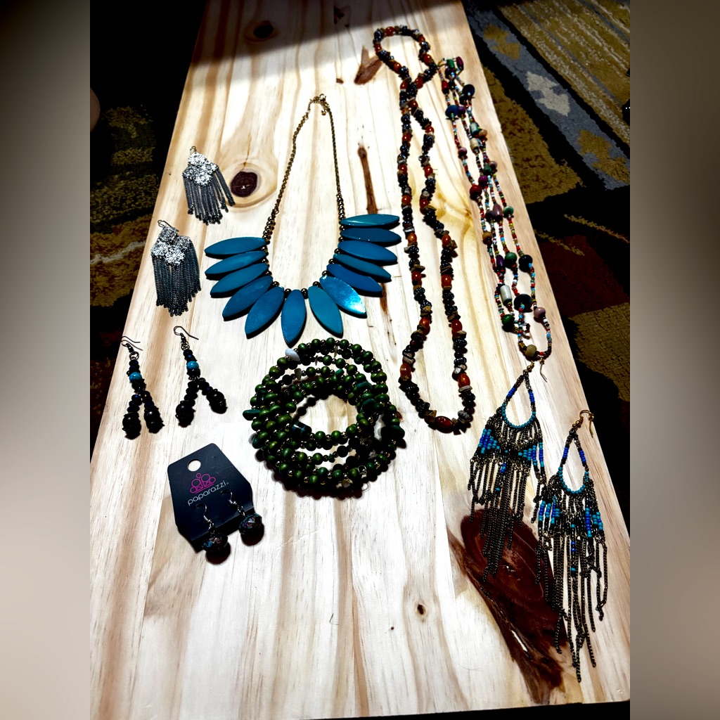 8 Teal And Earth Tone Statement Jewelry Lot 17$